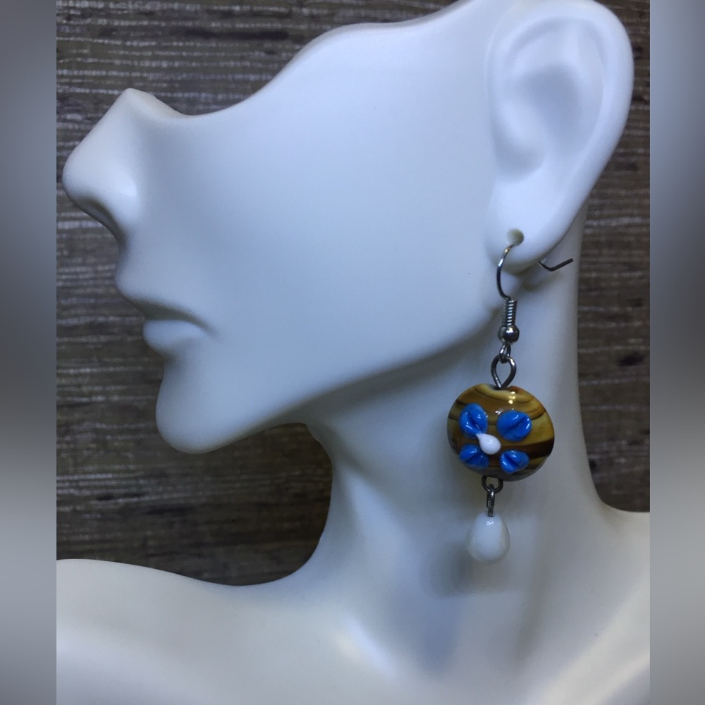 Beautiful hand made earrings with 3D flower design